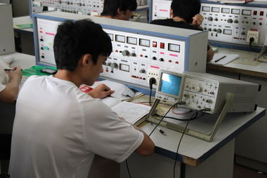 機(jī)電工程系學(xué)生技能大賽 教學(xué)器材的創(chuàng)新與實(shí)踐舞臺